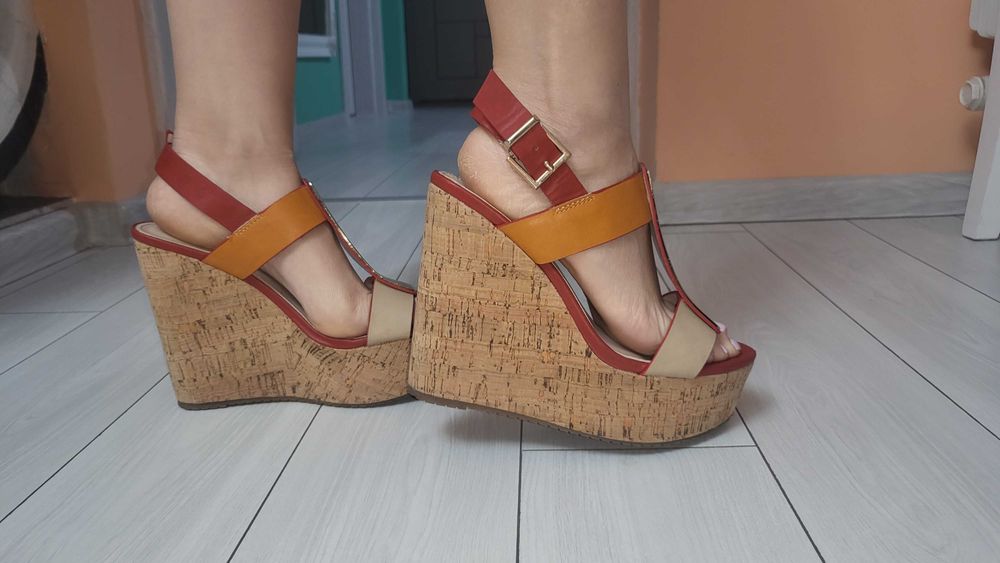 Дамски сандали на платформа