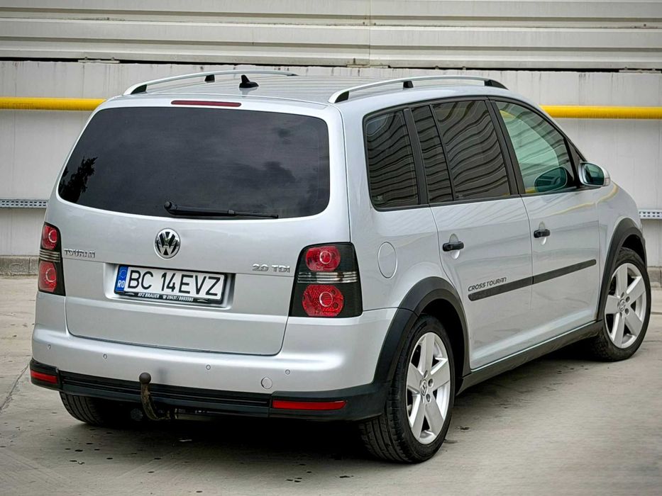 Volkswagen Touran Cross 2008 2.0 TDI 140CP | Clima | Scaune încălzite | Xenon | Pilot |