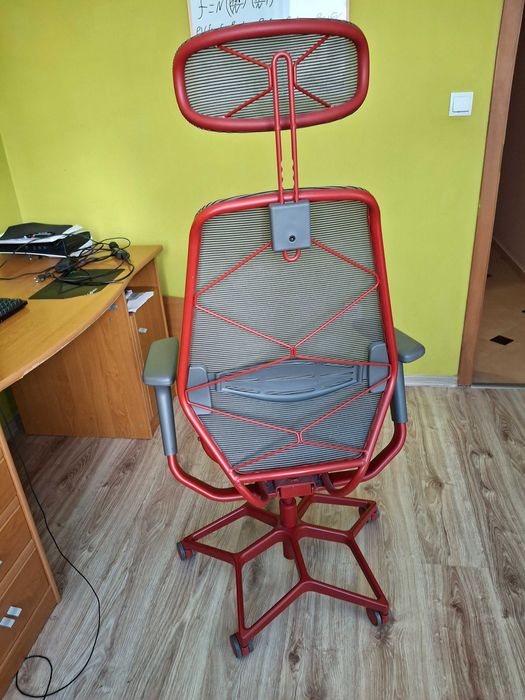 стол за компютър