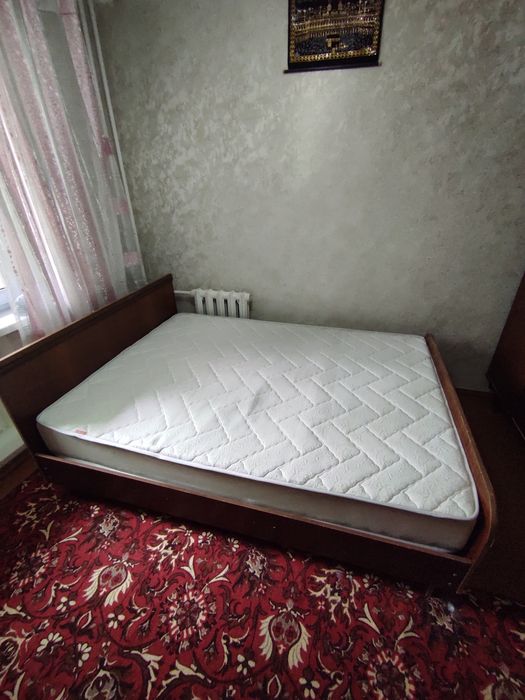 Продам кровать с матрасом