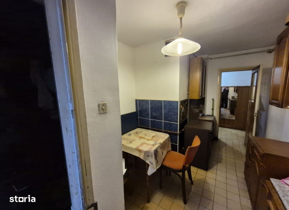 Apartament 3 camere, Zona Uta etaj 2, centrală proprie