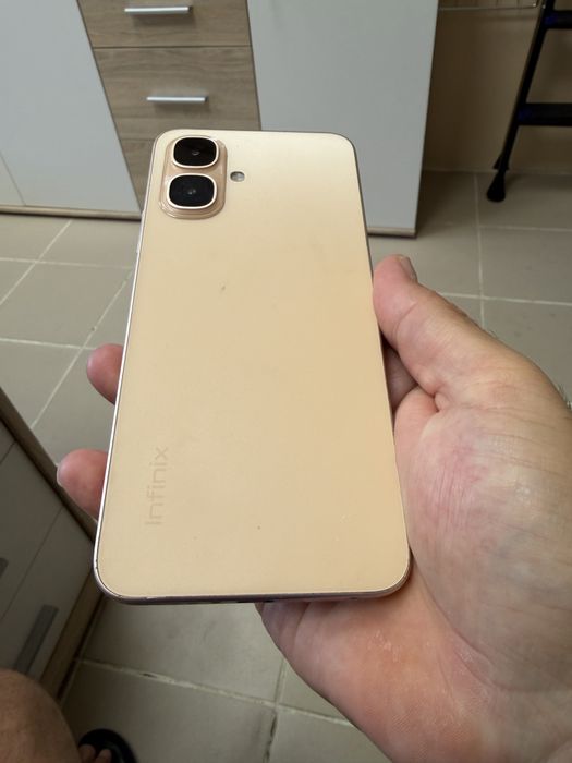 Infinix Smart 10 4/128gb - отличен