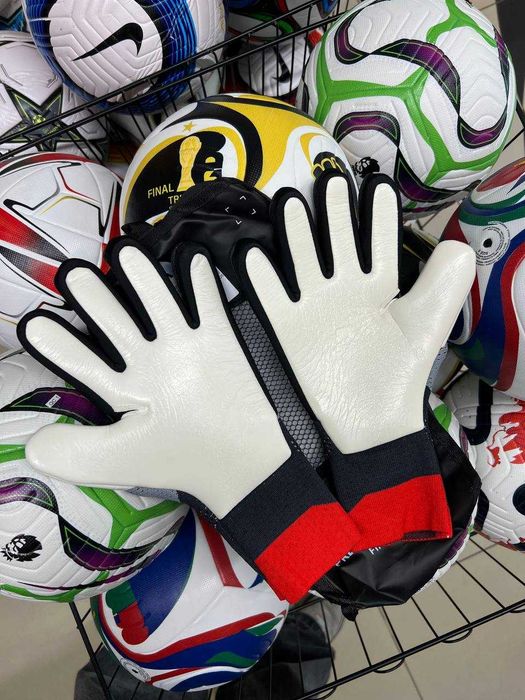 Вратарские перчатски Adidas Predator
