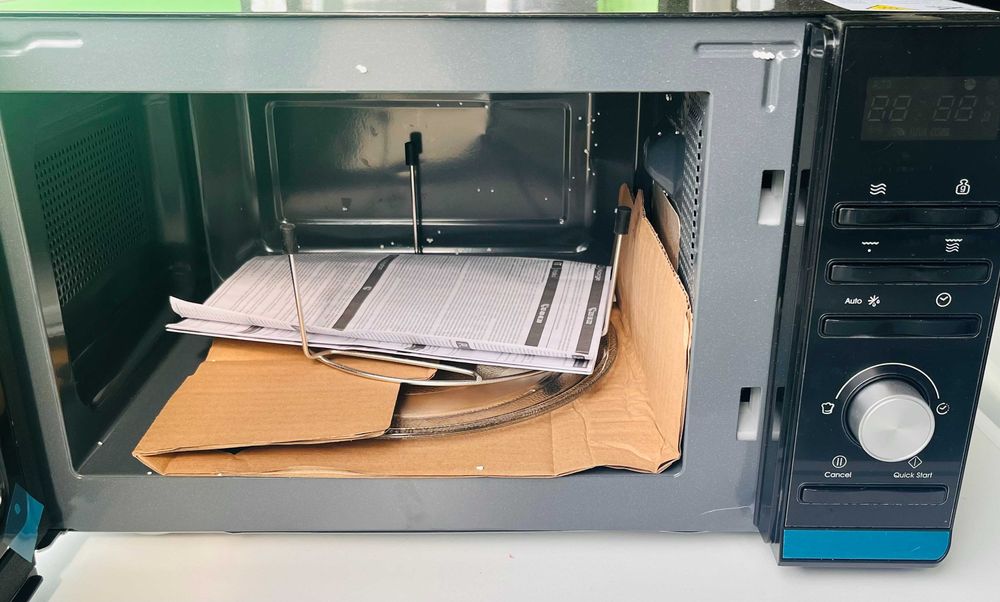 Микровълнова фурна с грил Candy Moderna, 700 W, 20л.