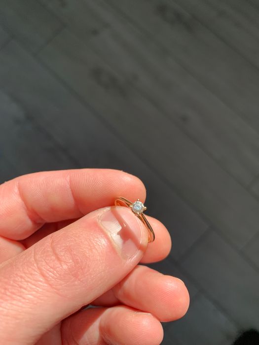 Годежен пръстен 18к с диамант