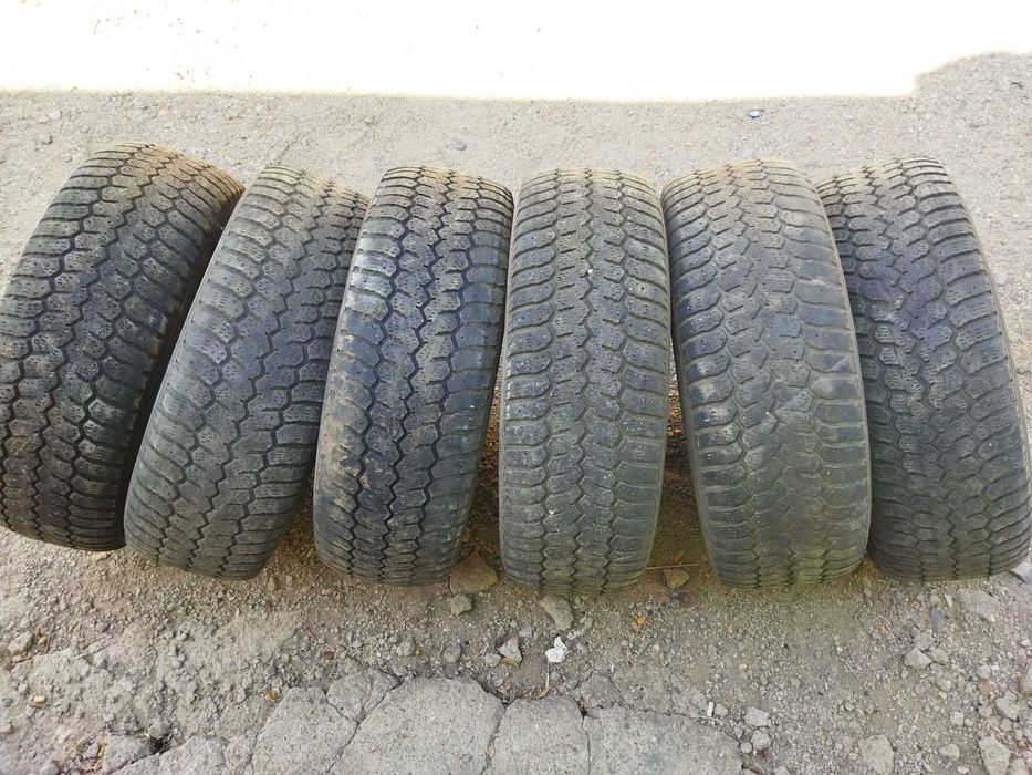 Продам шины зимние 215/65 15