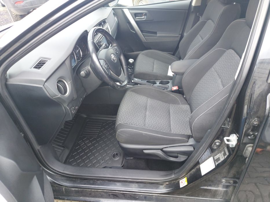 Vând Toyota Auris 2015 diesel 1.4d-4d