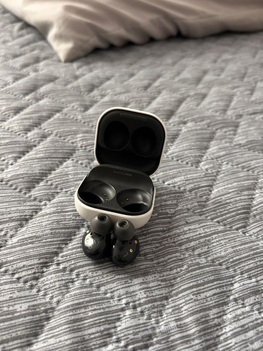 Samsung Galaxy earbuds 2