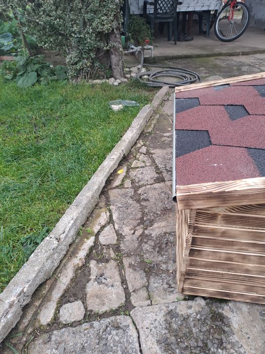 Къща за кучета...