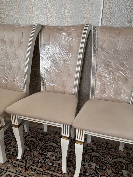 Проодам стол со стульями для зала