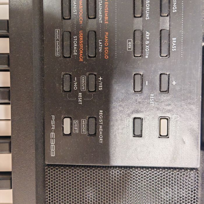 Синтезатор Yamaha psr e383, в идеальном состоянии +педаль