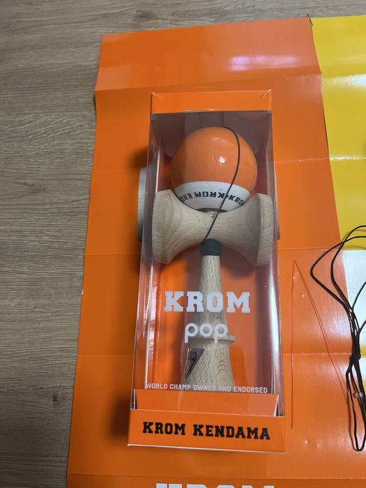 2 kendame krom pop cu autografe de la echipa x remus cu ațe de schimb si stickere(kendamele sunt originale)