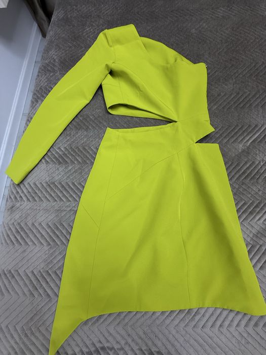 Ефектна дамска рокля Cliche с едно рамо – лайм