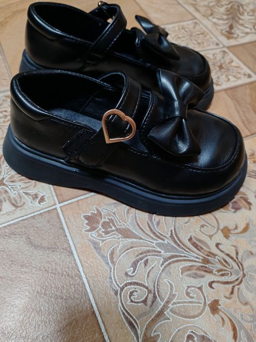 Продам туфли на девочку