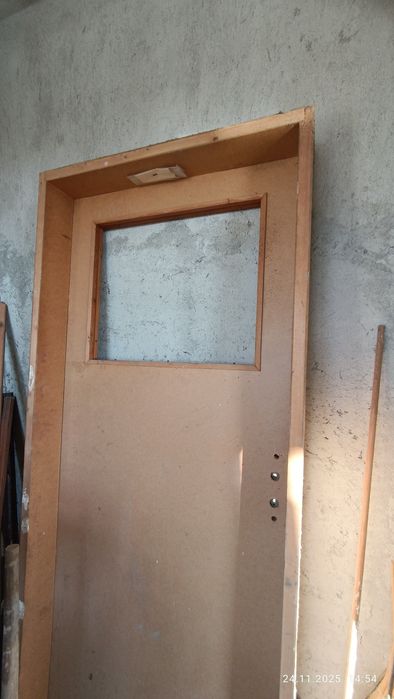 Продавам врата с каса