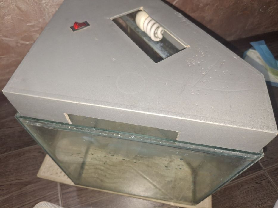 Продам аквариум целый