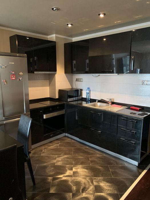 Дава се под наем Двустаен апартамент в Бургас, Възраждане - 70 кв.м за 488.58 € - Снимка #1