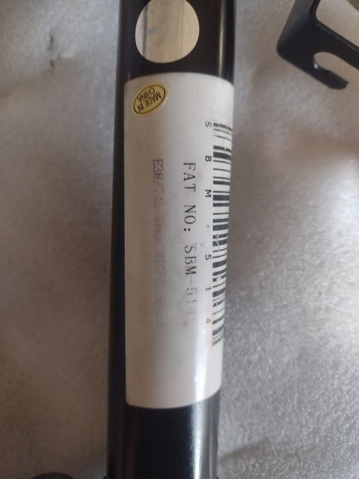 Продавам хидравличен амортисьор за BMW e38 740