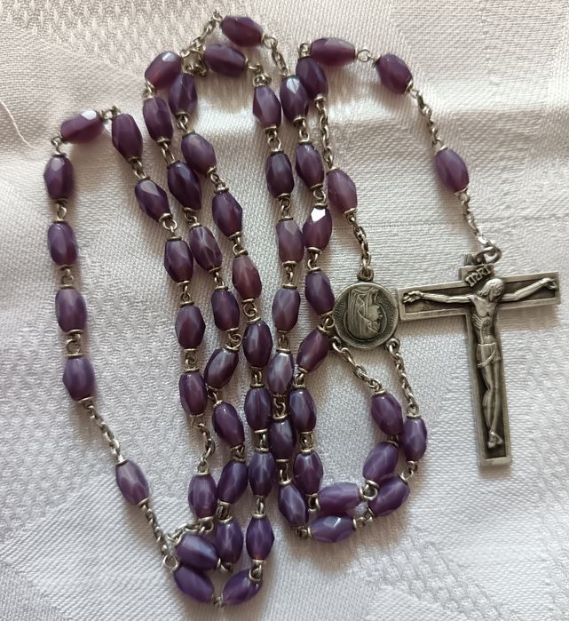 Розарий. Антична, Уникална молитвена броеница - колие