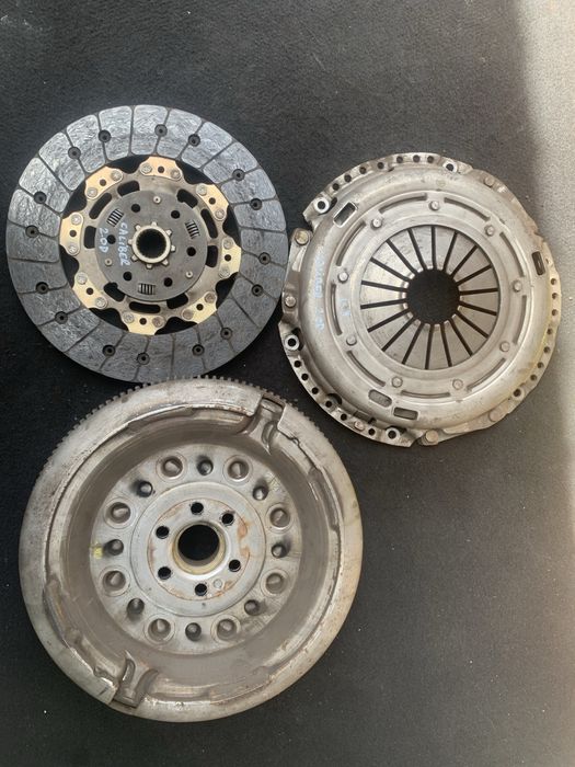 kit ambreiaj Volanta placa disc Dodge Caliber 2.0 diesel Golf 5 VW Passat B6 Audi A4 B6 B7 Touran Seat Skoda  2.0 TDI