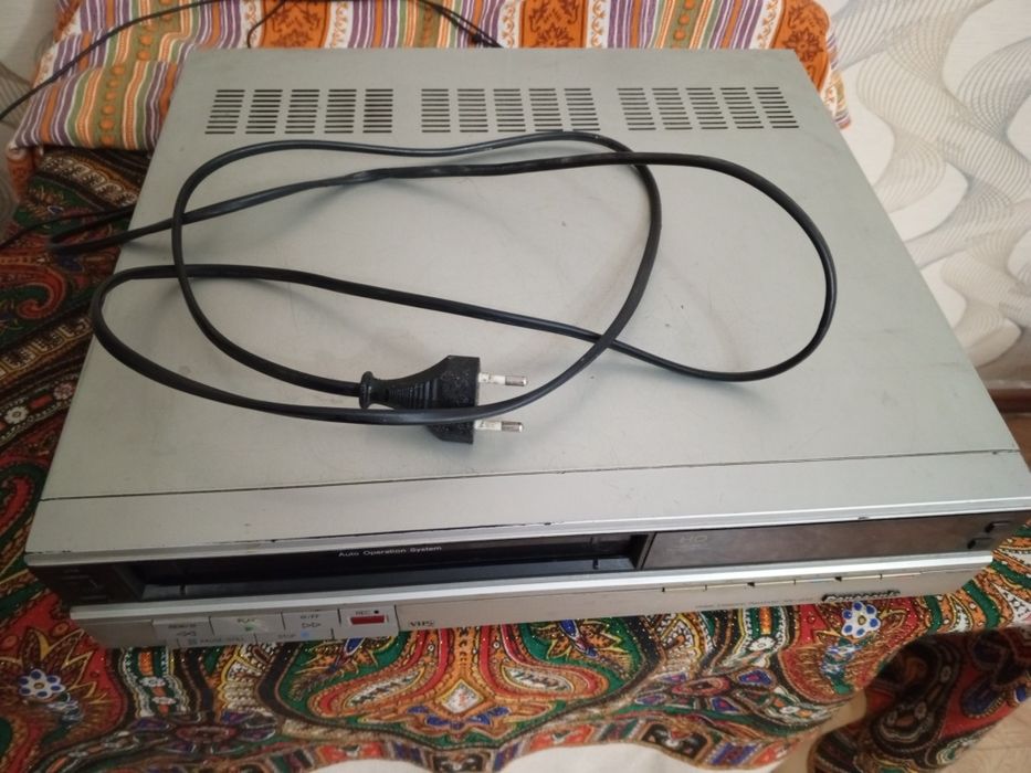 Панасоник, "Panasonic" японский видео проигрыватель, видеомагнитофон