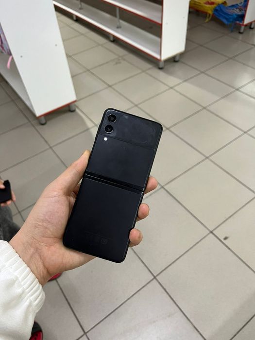Galaxy z Flip 3 256gb 120000тг