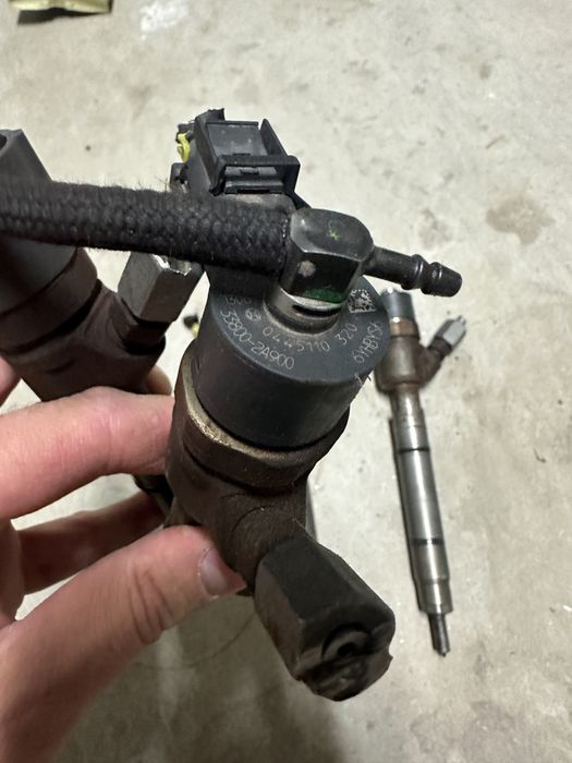 Injectoare Kia Ceed, I30, ix20, Elantra 1.6 crdi cod 33800-2A900
