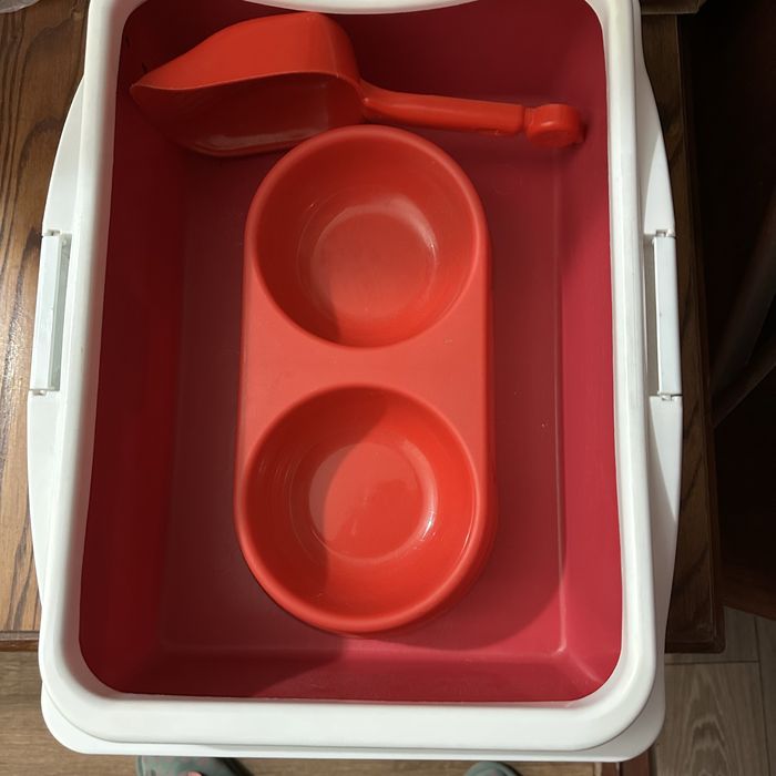 Продается кошачий горшок с миской и совочком