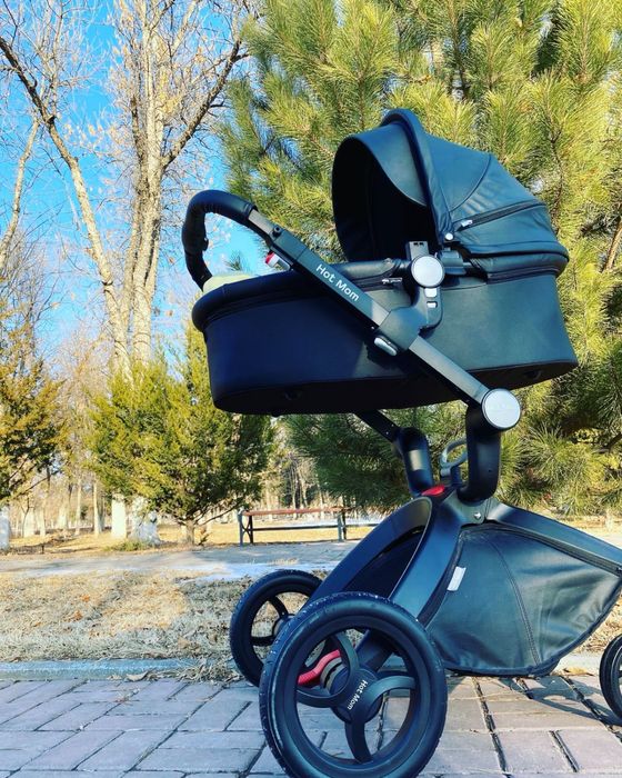 Коляска детская фирма Hot Mom