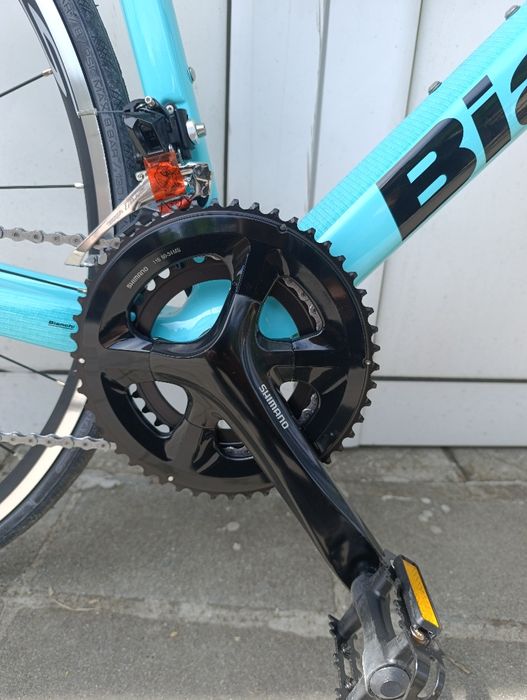 Карбонов шосеен велосипед Bianchi Sprint 105