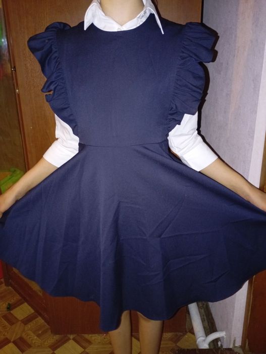 Продам школьный сарафан новый