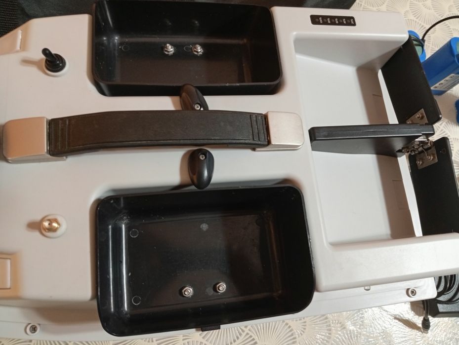 Лодка за захранка D19