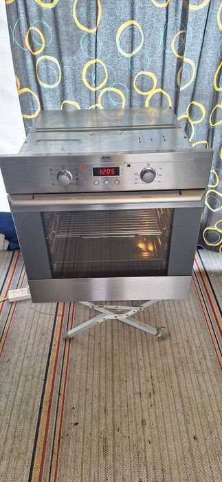 Фурна за вграждане Juno-Electrolux