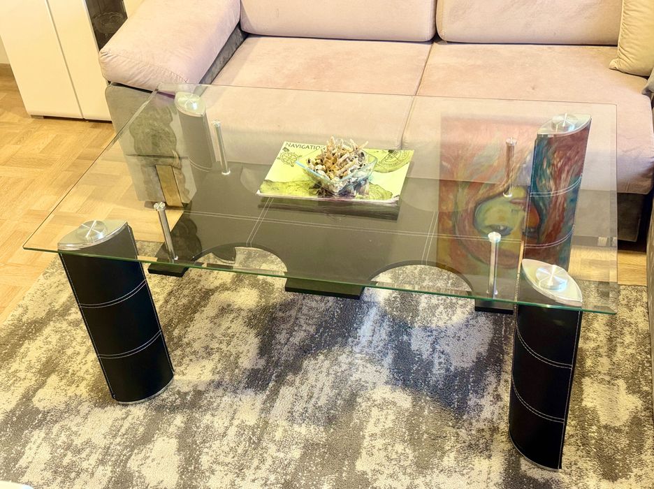 Стъклена маса за красив интериор