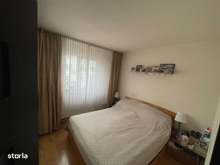 Apartament cu 3 camere, etaj 3, Craiovita Noua