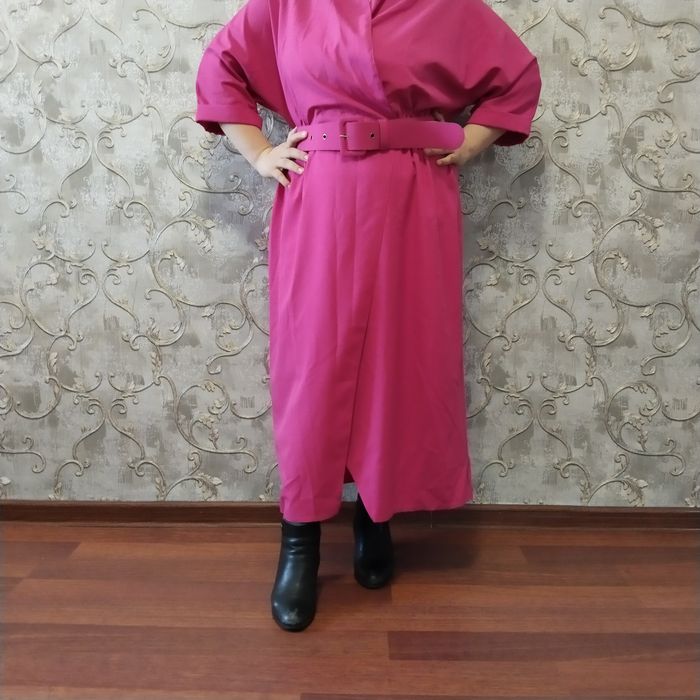 Платье с запахом фуксия