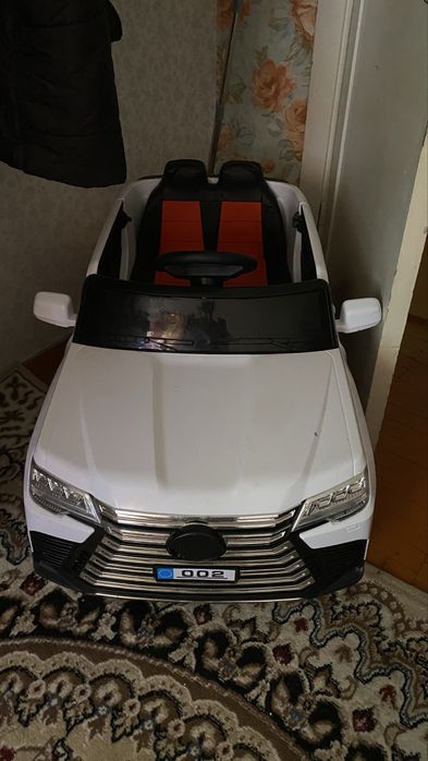 Детский автомобиль Lexus