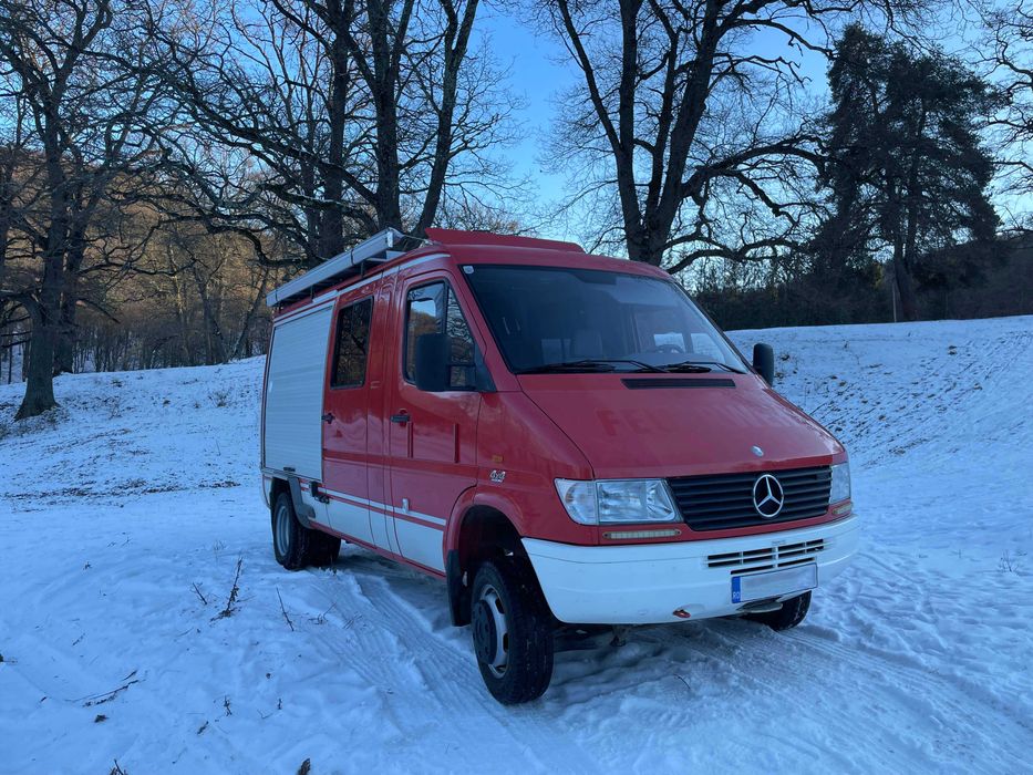 mercedes benz camper 4x4