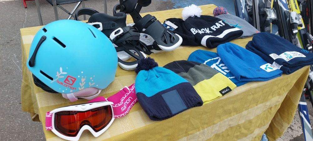 Продавам сноубордове,обувки, ски, калъфи  от Швейцария