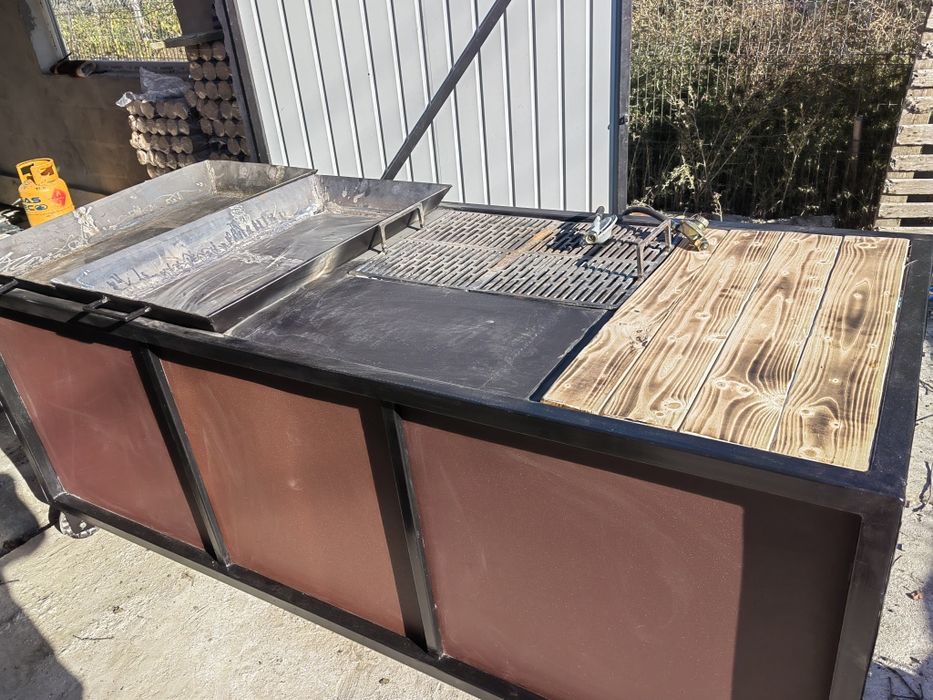 Gril pe gaz cu vapori de apă