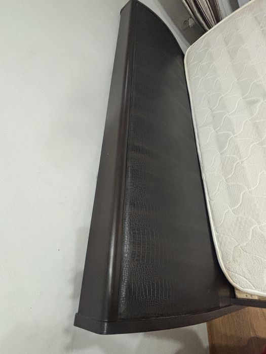 Двуспальная кровать