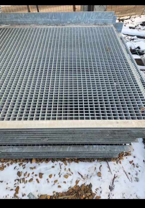 Trepte metalice zincate la dimensiunea dorita de client oferim transpo