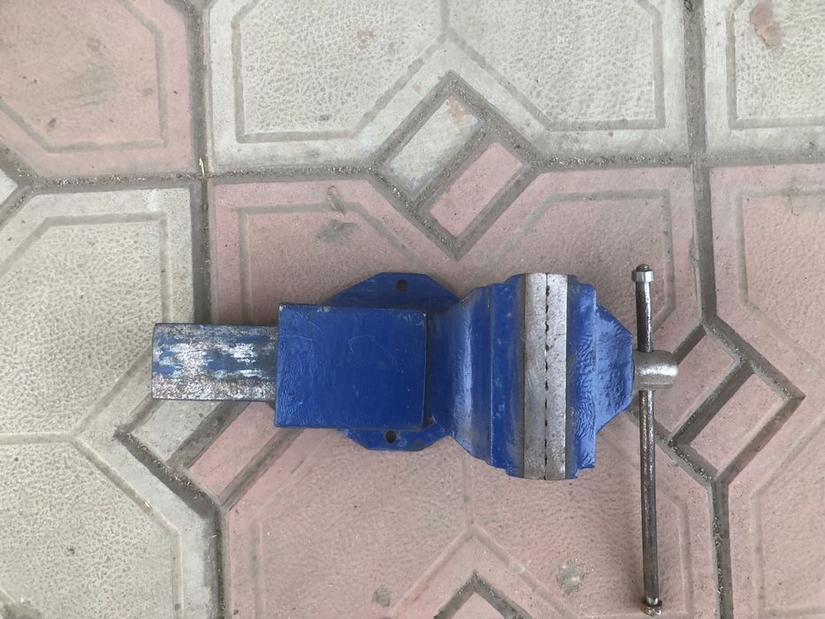 Тиски ручной работы