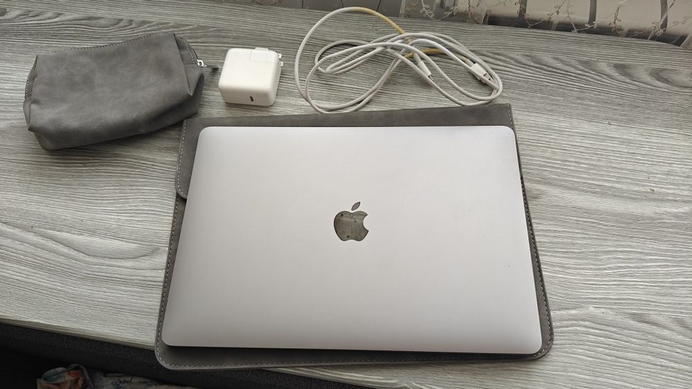 MacBook Air m1 16 gb