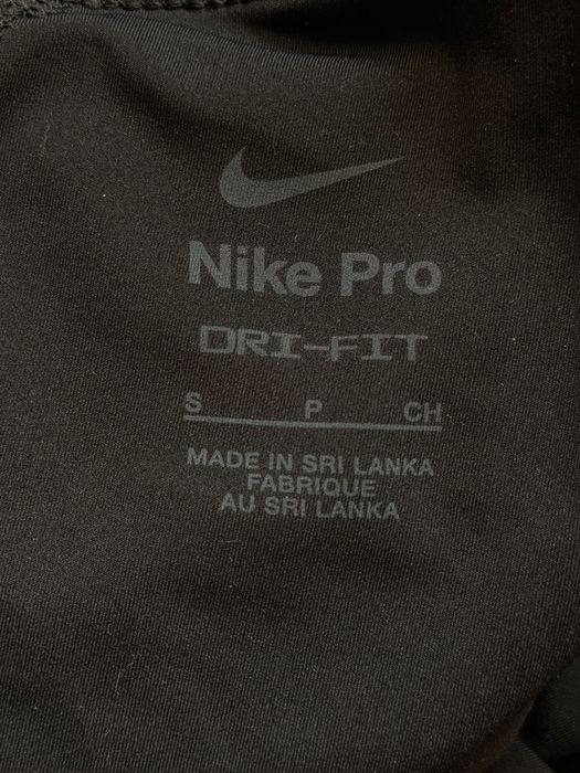 Nike дамски къси панталони за спорт