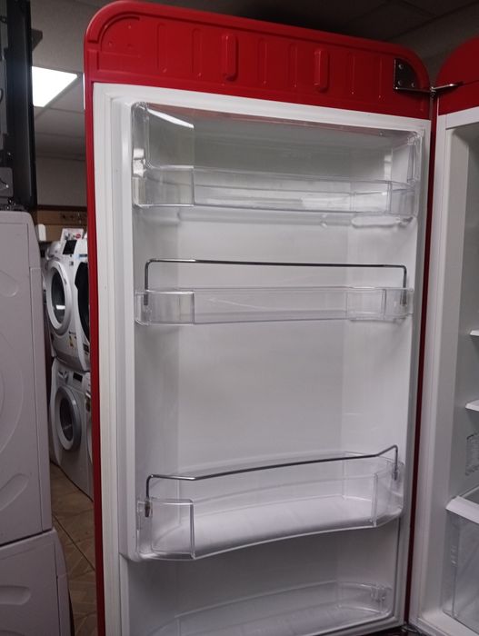 Като нов червен комбиниран хладилник с фризер ретро дизайн Smeg