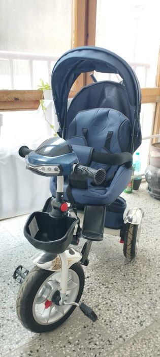 Триколка 4в1 с въртяща се седалка, светлина & музика