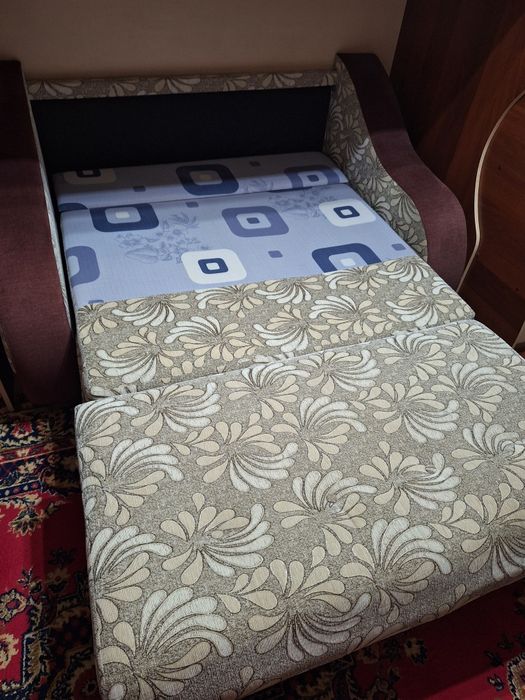 Продам двухярусную кровать с диваном