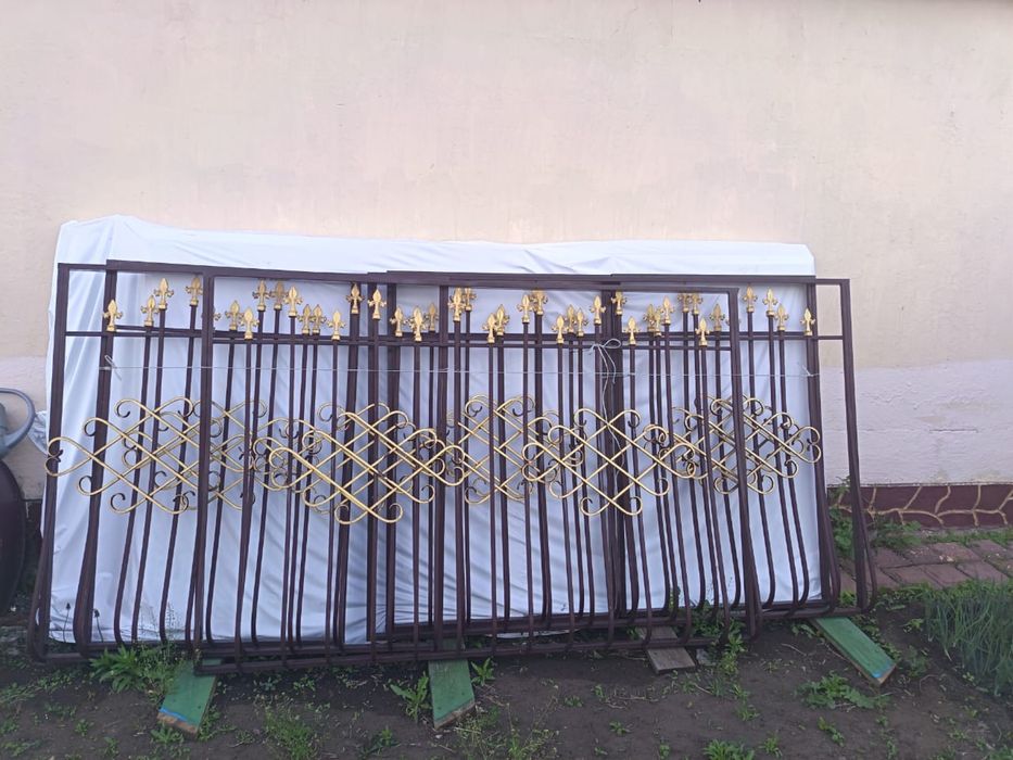 Продам пластиковые окна с решетками