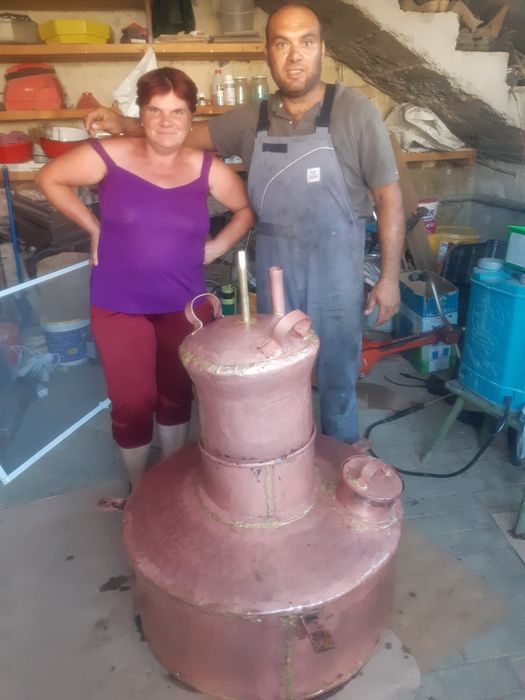 Vand cazane de tuica din cupru alimentar are 130l cu fundu de 3mm pere